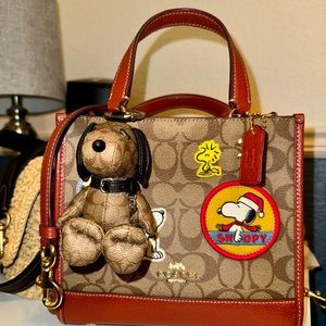 Coach x Snoopy /peanuts Dempsey 22 and matching snoopy charm